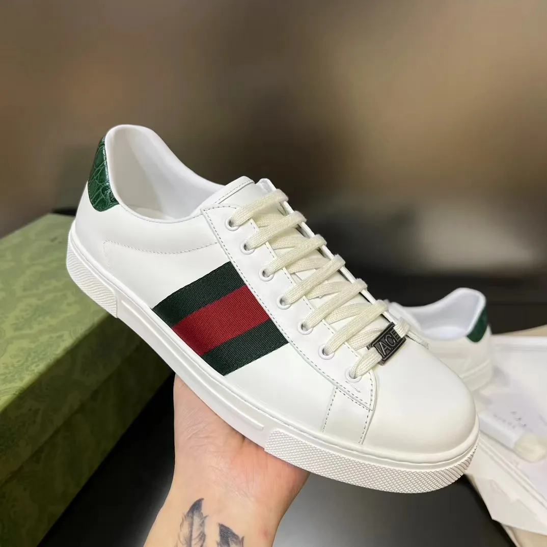 Men's Men's Shoes Men's Men's 💰380 new men's shoes GUCCI [Lightning] latest shoes shipped. Original quality, fashionable, special materials, sheepskin lining, new packaging. The foot feels super comfortable and the workmanship is impeccable. Size: 38-45